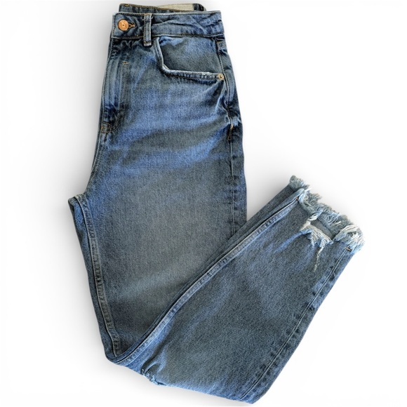 Zara High Waisted Distressed Mom Jeans Size 4 EUR 36 Light Wash Ripped Raw Hem - Picture 5 of 8